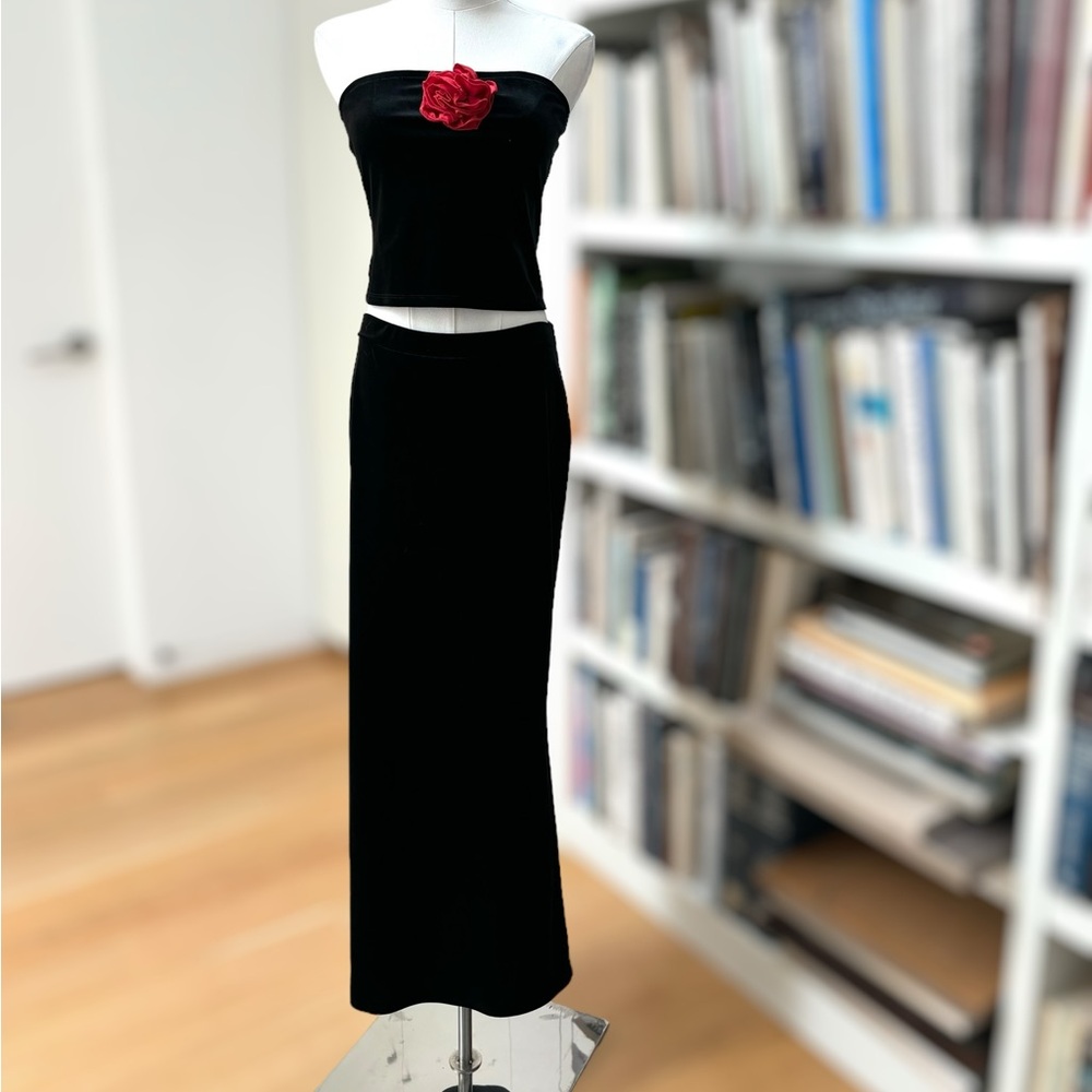Reformation Adalynn two piece set in black velvet with red rose detail - Picture 6 of 12